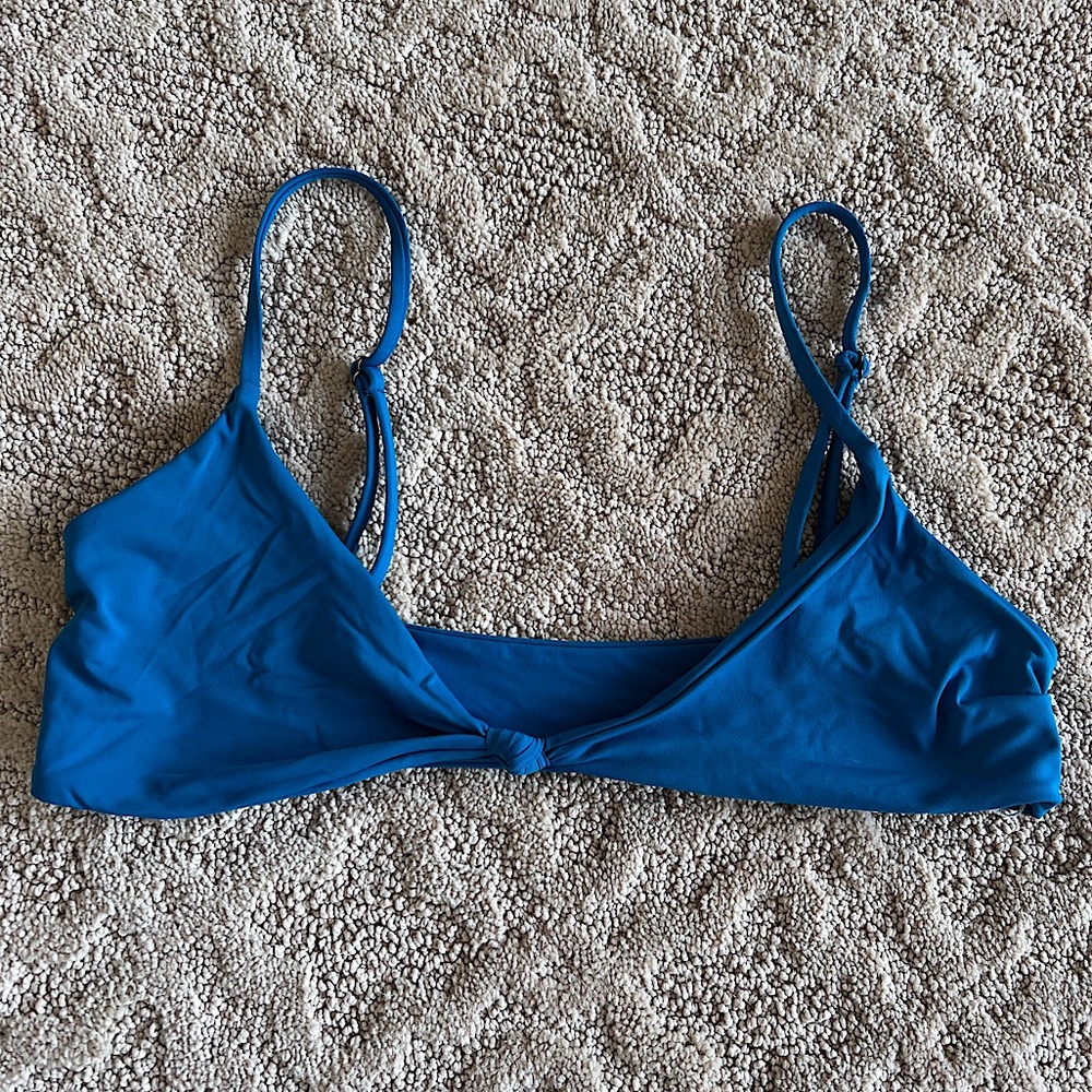O’Neil “Saltwater Solids” deep blue twist top